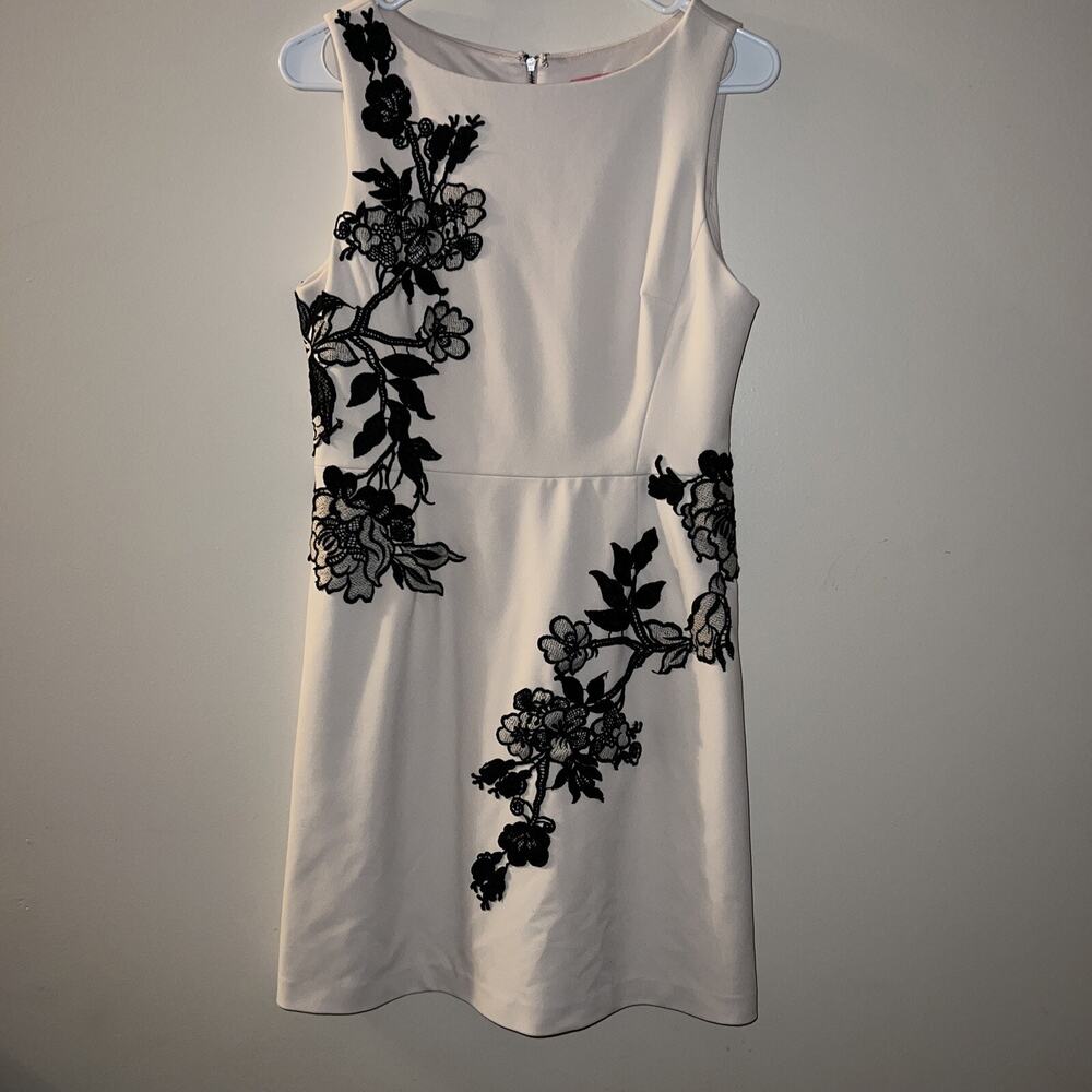 Betsey Johnson Embroidered Floral Sheath Dress Women's Cream White Black Size 4